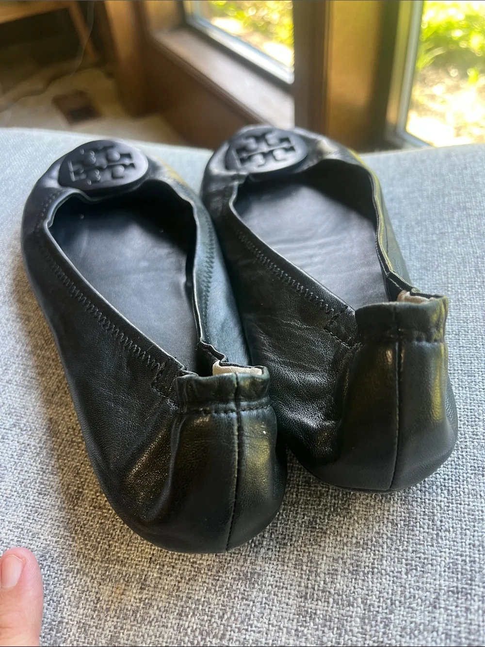 Tory Burch Black Leather Logo Round-Toe Ballet Flats - Picture 6 of 9